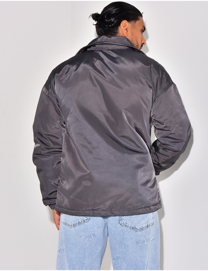 Veste à boutonner avec la lettre "J" Veste à boutonner avec la lettre "J"