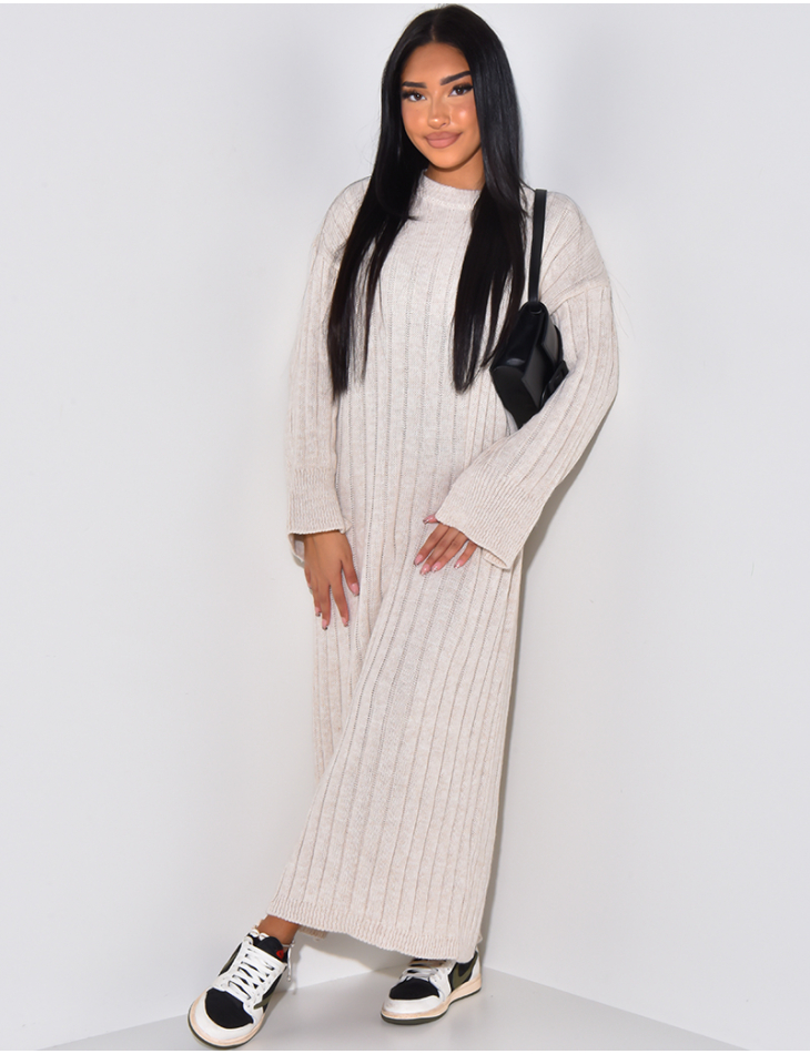 Robe longue et ample en laine cotelee