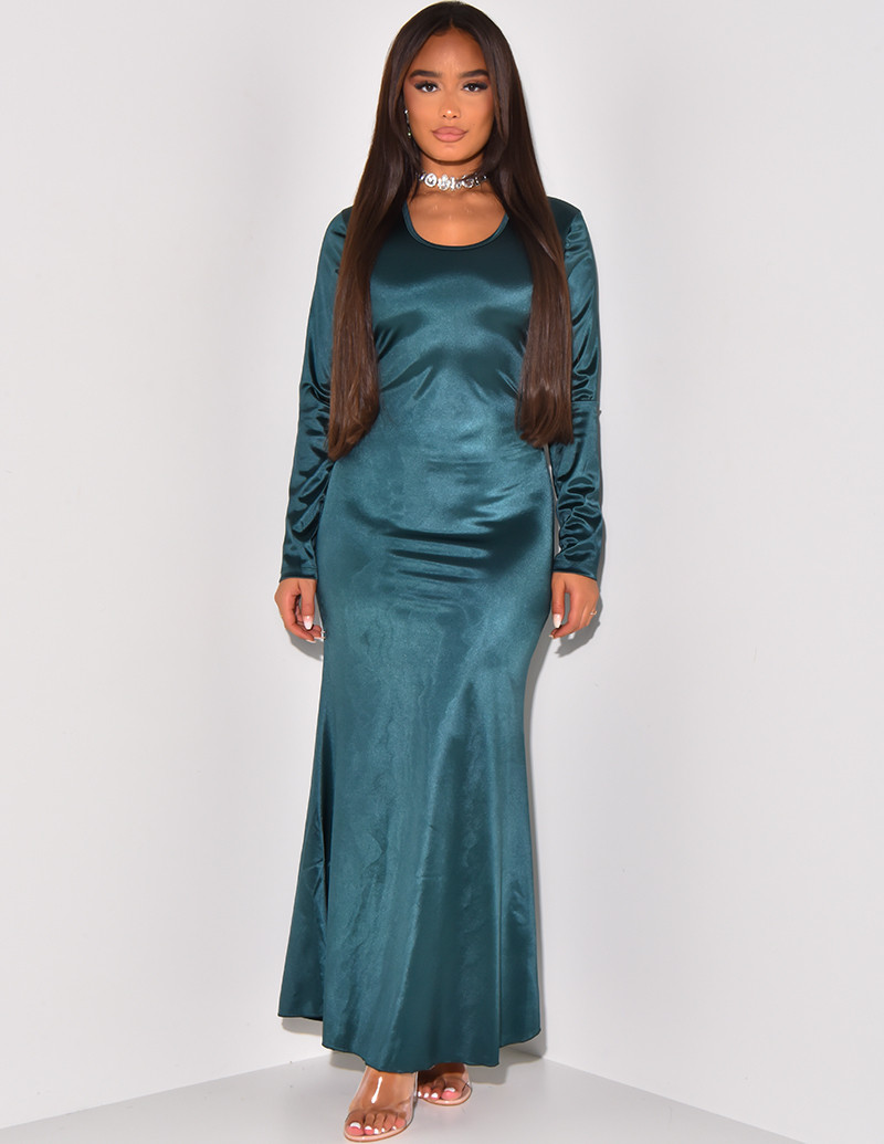 Robe longue en satin à nouer dans le dos avec un lacet