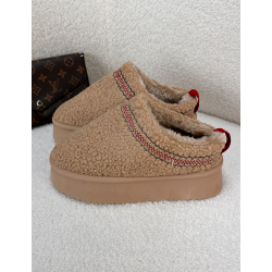 Chaussons compensées en peau de mouton brodées Chaussons compensées en peau de mouton brodées