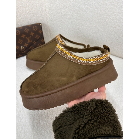 Hausschuhe aus gefüttertem Wildleder   Hausschuhe aus gefüttertem Wildleder