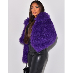   Kurze Jacke aus flockigem Kunstpelz