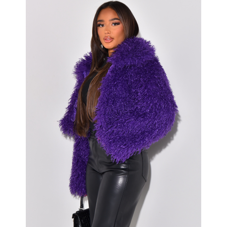   Kurze Jacke aus flockigem Kunstpelz