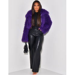   Kurze Jacke aus flockigem Kunstpelz