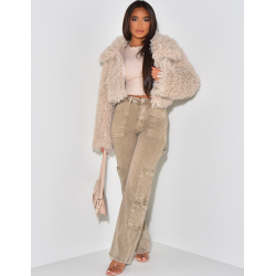   Kurze Jacke aus flockigem Kunstpelz