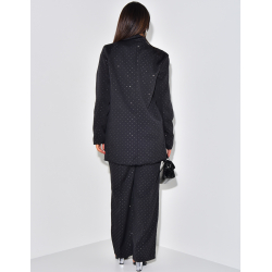 Oversize-Schneideranzug mit Pailletten.   Oversize-Schneideranzug mit Pailletten.
