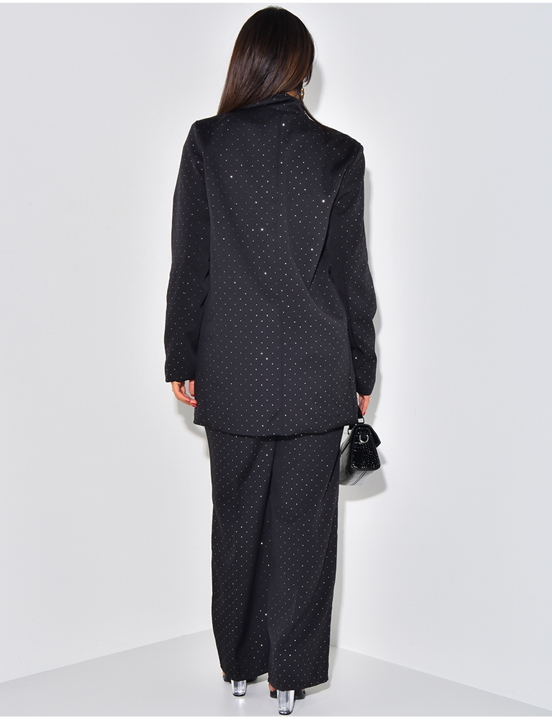 Oversized suit with sequins