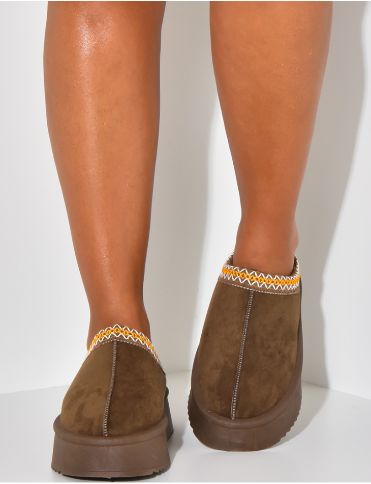 Hausschuhe aus gefüttertem Wildleder   Hausschuhe aus gefüttertem Wildleder