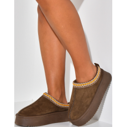 Hausschuhe aus gefüttertem Wildleder   Hausschuhe aus gefüttertem Wildleder