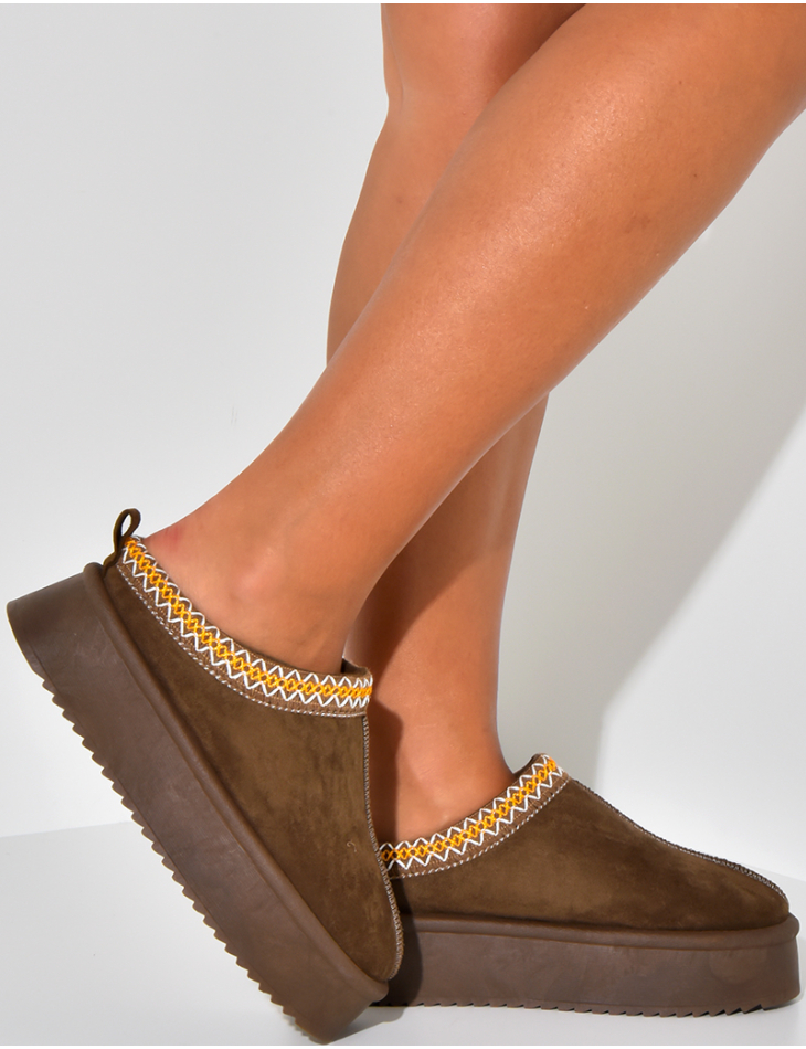 Hausschuhe aus gefüttertem Wildleder   Hausschuhe aus gefüttertem Wildleder