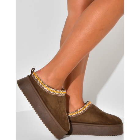 Hausschuhe aus gefüttertem Wildleder   Hausschuhe aus gefüttertem Wildleder