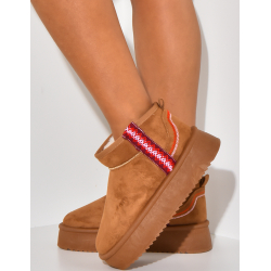 Bottines compensées fourrées en suédine brodées Bottines compensées fourrées en suédine brodées