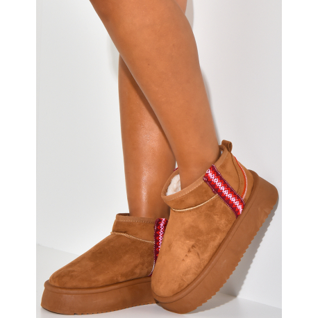 Bottines compensées fourrées en suédine brodées Bottines compensées fourrées en suédine brodées