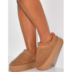 Chaussons compensées en peau de mouton brodées Chaussons compensées en peau de mouton brodées