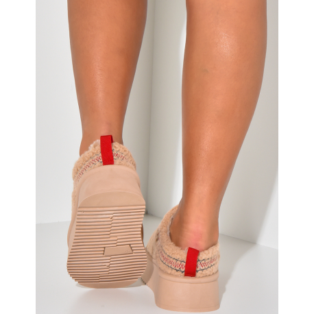 Chaussons compensées en peau de mouton brodées Chaussons compensées en peau de mouton brodées