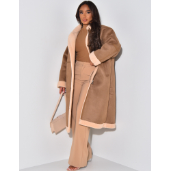 Langer Fliegermantel aus Wildleder mit Schaffellfutter.