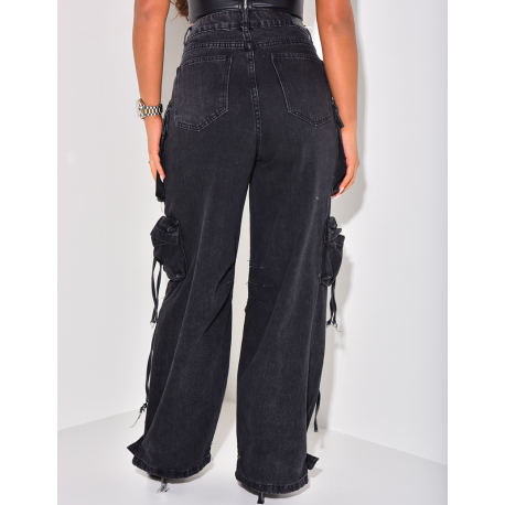 Übergroße Cargo-Jeans mit mehreren Taschen & Schnürsenkeln.   Übergroße Cargo-Jeans mit mehreren Taschen & Schnürsenkeln.