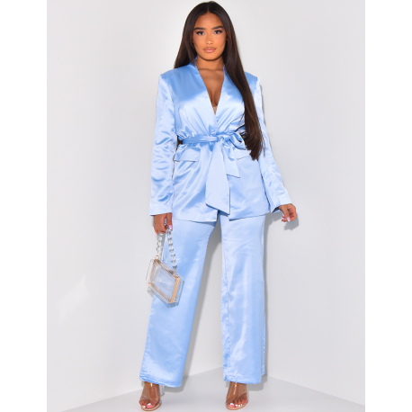 Ensemble veste de tailleur et pantalon en satin à nouer Ensemble veste de tailleur et pantalon en satin à nouer