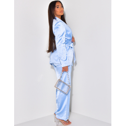 Ensemble veste de tailleur et pantalon en satin à nouer Ensemble veste de tailleur et pantalon en satin à nouer