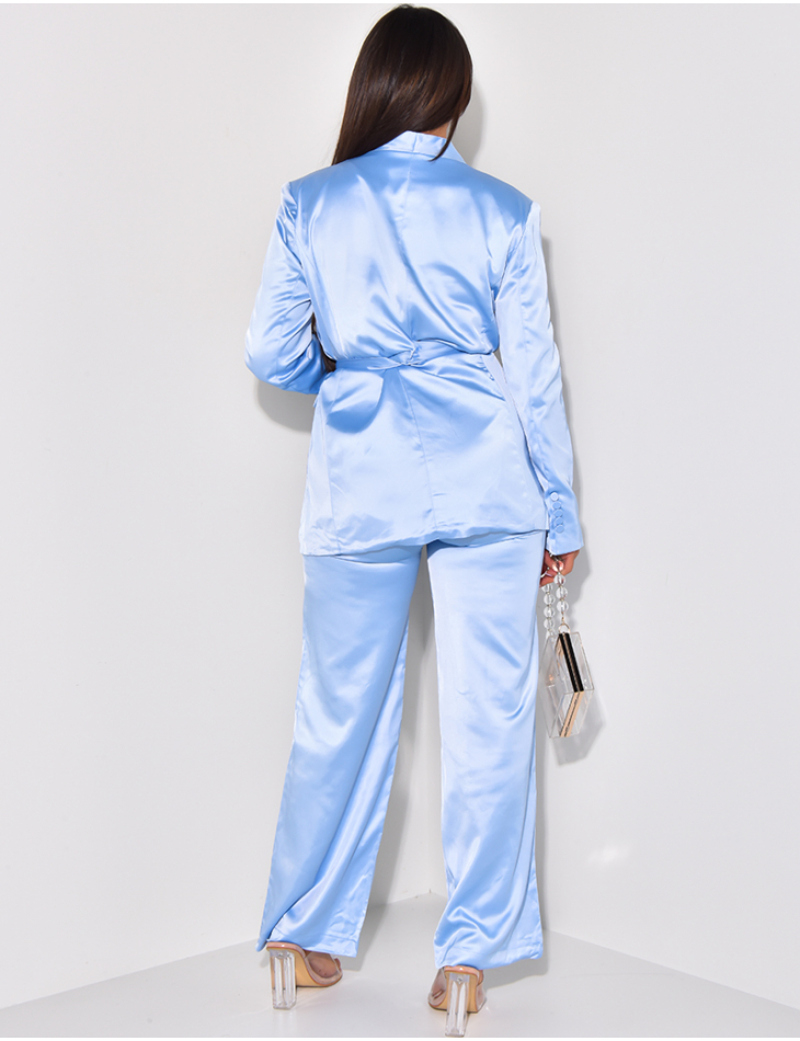 Ensemble veste de tailleur et pantalon en satin à nouer Ensemble veste de tailleur et pantalon en satin à nouer