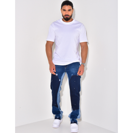 Jeans à poches avec empiècements et tâches de peinture Jeans à poches avec empiècements et tâches de peinture