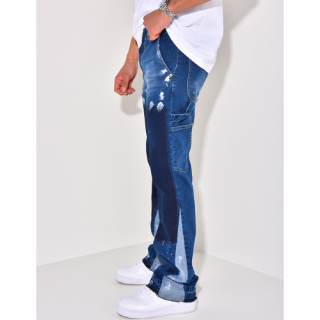 Jeans à poches avec empiècements et tâches de peinture Jeans à poches avec empiècements et tâches de peinture