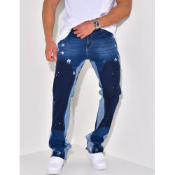 Jeans à poches avec empiècements et tâches de peinture Jeans à poches avec empiècements et tâches de peinture