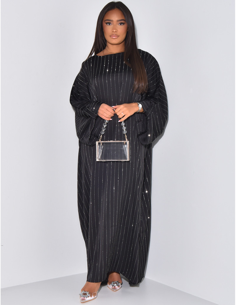 Lockeres Abaya-Kleid aus Satin mit Strasssteinen.