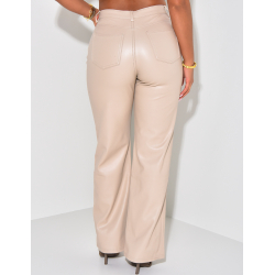 Hoch geschnittene, gerade geschnittene Hose aus veganem Leder.