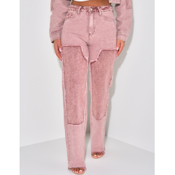 Gerade geschnittene, verwaschene Jeans mit kontrastierenden Einsätzen. Gerade geschnittene, verwaschene Jeans mit kontrastierenden Einsätzen.