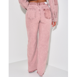 Gerade geschnittene, verwaschene Jeans mit kontrastierenden Einsätzen. Gerade geschnittene, verwaschene Jeans mit kontrastierenden Einsätzen.