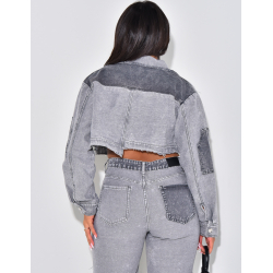 Veste courte en jeans effet délavé à empiècements contrastants Veste courte en jeans effet délavé à empiècements contrastants