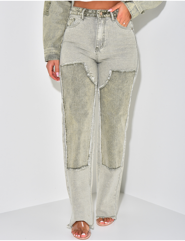 Jeans effet délavé à empiècements contrastants Jeans effet délavé à empiècements contrastants