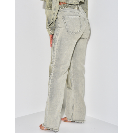 Jeans effet délavé à empiècements contrastants Jeans effet délavé à empiècements contrastants