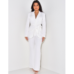 Ensemble de tailleur à ceinture large et pantalon patte d'eph Ensemble de tailleur à ceinture large et pantalon patte d'eph