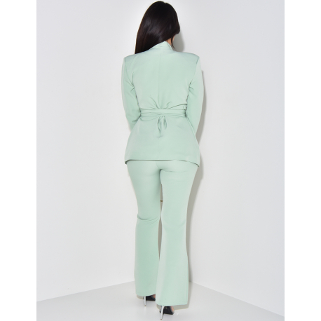 Ensemble de tailleur à ceinture large et pantalon patte d'eph Ensemble de tailleur à ceinture large et pantalon patte d'eph