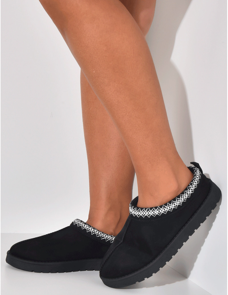 Chaussons en suédine à broderies