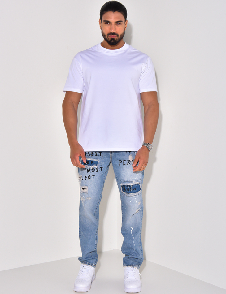 Jeans destroy à tâches de peinture et écritures Jeans destroy à tâches de peinture et écritures