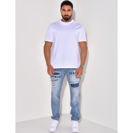 Jeans destroy à tâches de peinture et écritures Jeans destroy à tâches de peinture et écritures