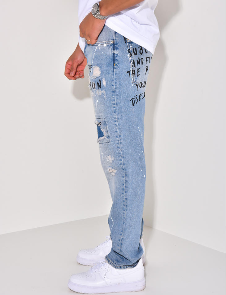 Jeans destroy à tâches de peinture et écritures Jeans destroy à tâches de peinture et écritures