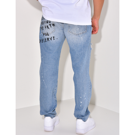 Jeans destroy à tâches de peinture et écritures Jeans destroy à tâches de peinture et écritures