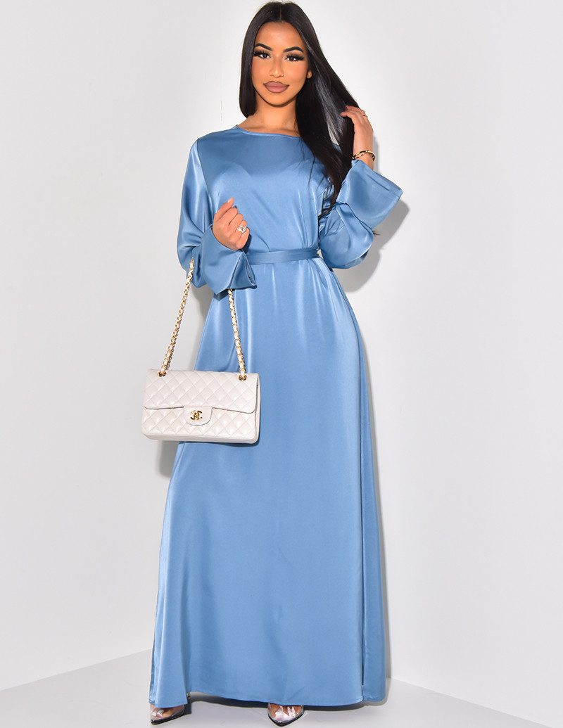 Abaya aus Satin mit gekrempelten Ärmeln zum Binden.