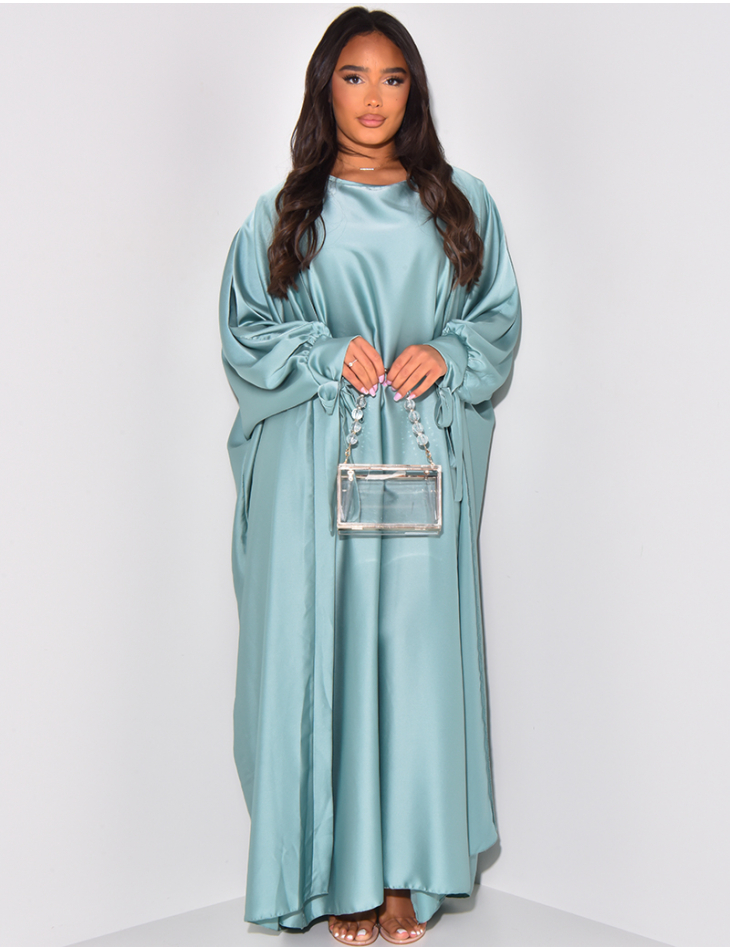 Set aus Kimono und lockerem Satinkleid mit Bindeärmeln