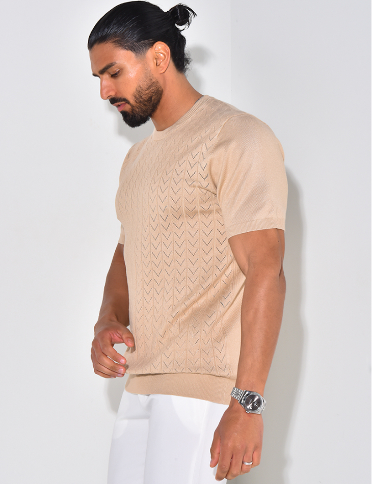 Geripptes T-Shirt aus Lochstrick. Geripptes T-Shirt aus Lochstrick.