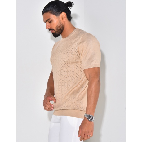 Geripptes T-Shirt aus Lochstrick. Geripptes T-Shirt aus Lochstrick.