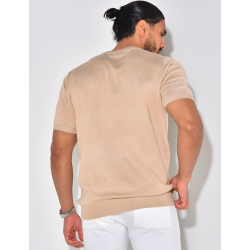 Geripptes T-Shirt aus Lochstrick. Geripptes T-Shirt aus Lochstrick.