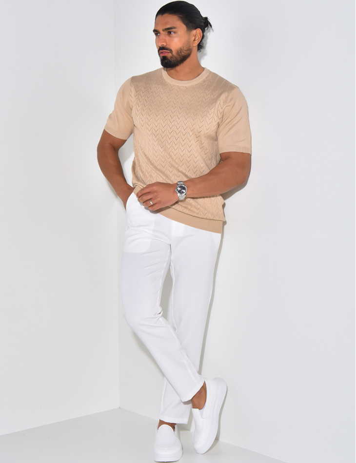 Geripptes T-Shirt aus Lochstrick. Geripptes T-Shirt aus Lochstrick.