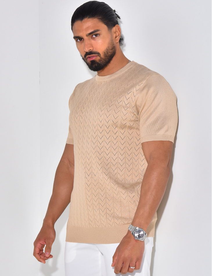 Geripptes T-Shirt aus Lochstrick. Geripptes T-Shirt aus Lochstrick.