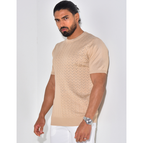 Geripptes T-Shirt aus Lochstrick. Geripptes T-Shirt aus Lochstrick.