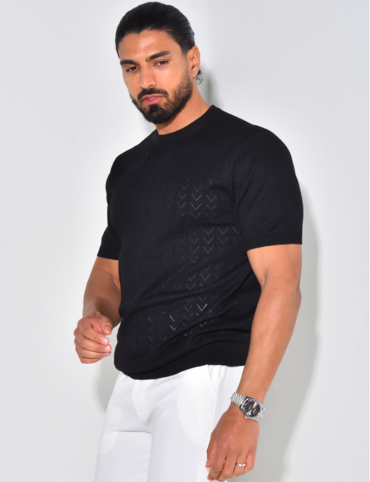 Geripptes T-Shirt aus Lochstrick. Geripptes T-Shirt aus Lochstrick.